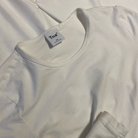 ARITZIA | TNA Chill Malibu Cropped Longsleeve - Picture 2 of 4